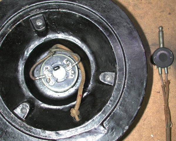 MusicMaster horn underside of base